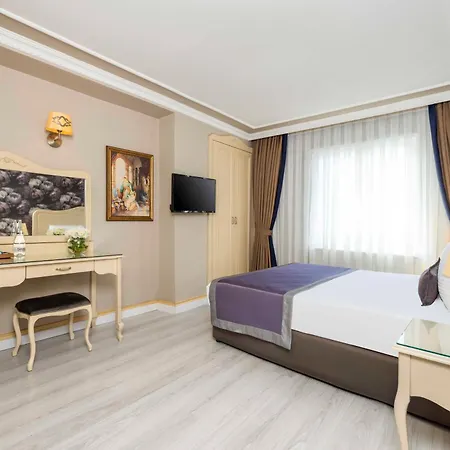 Raymond Old City 4*