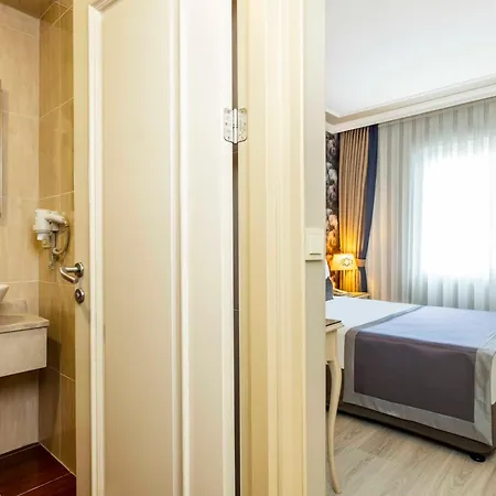 Raymond Old City Hotel