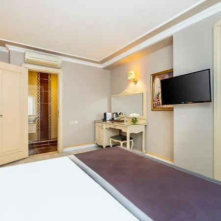 Raymond Old City Hotel