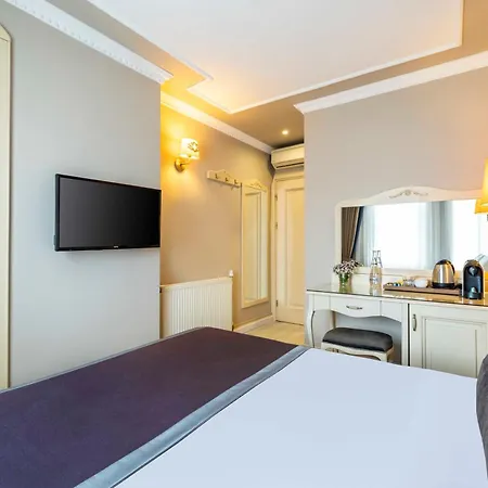 Raymond Old City Hotel