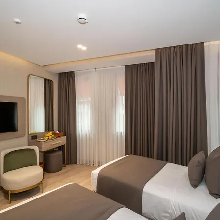 Hotel Rayelin Old Town 4*