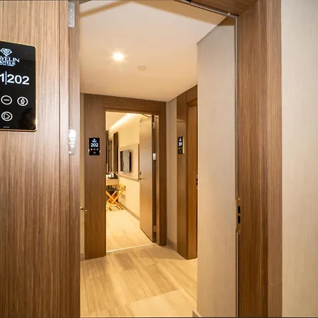 Hotel Rayelin Old Town 4*