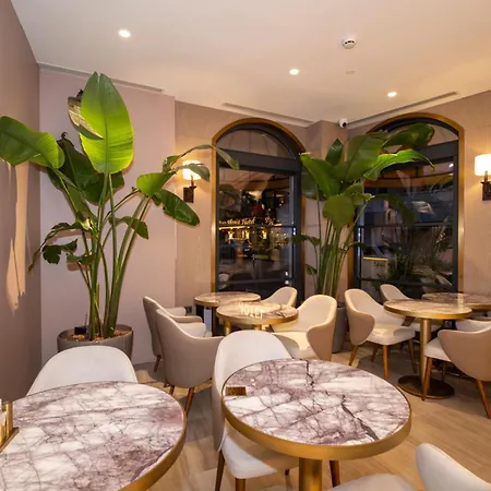 Hotel Rayelin Old Town 4*