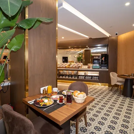 Hotel Rayelin Old Town 4*