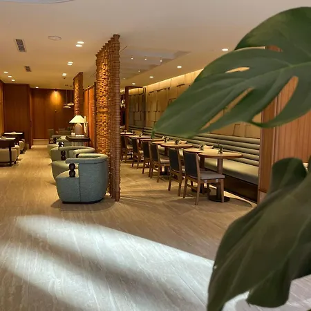 Housez & Special Class Hotel