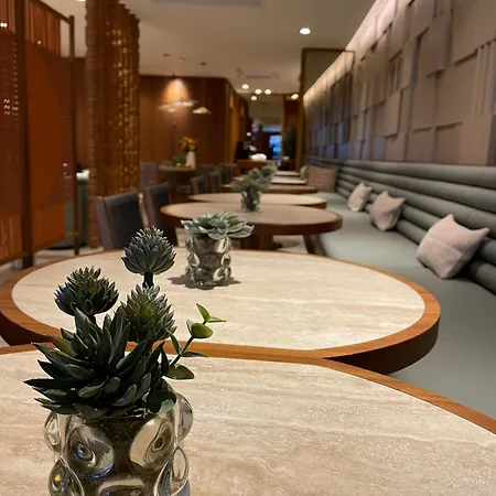Housez & Special Class Hotel