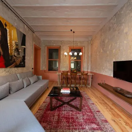Penelope's Loft - Just Renovated 5br In Centre *
