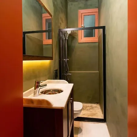 Penelope's Loft - Just Renovated 5br In Centre Istanbul