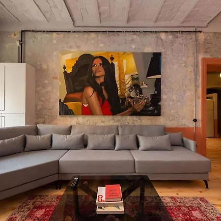 Penelope's Loft - Just Renovated 5br In Centre