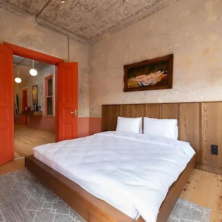 Apartment Penelope's Loft - Just Renovated 5br In Centre Istanbul