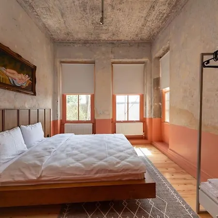 Penelope's Loft - Just Renovated 5br In Centre *