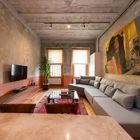 Penelope's Loft - Just Renovated 5br In Centre Apartment Istanbul