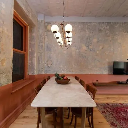 Apartment Penelope's Loft - Just Renovated 5br In Centre Istanbul