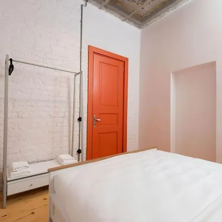 Penelope's Loft - Just Renovated 5br In Centre Apartment *