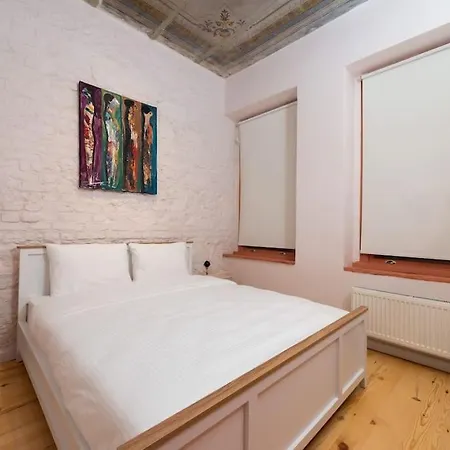 Penelope's Loft - Just Renovated 5br In Centre