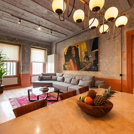 Apartment Penelope's Loft - Just Renovated 5br In Centre Istanbul