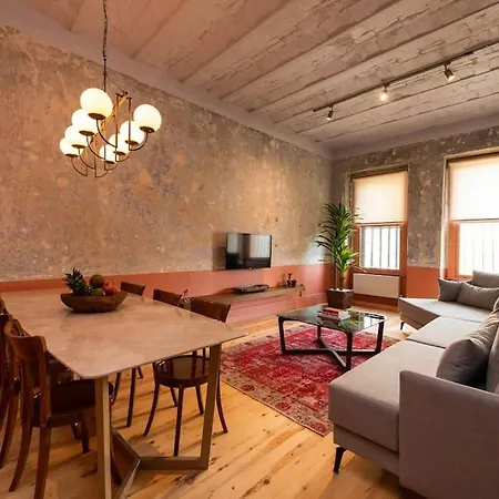 Penelope's Loft - Just Renovated 5br In Centre Apartment Istanbul