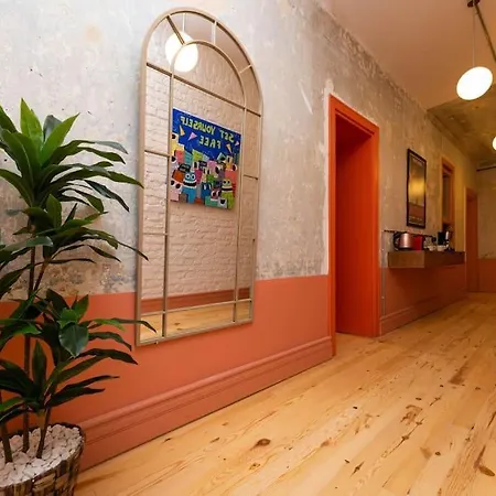 Penelope's Loft - Just Renovated 5br In Centre Apartment *