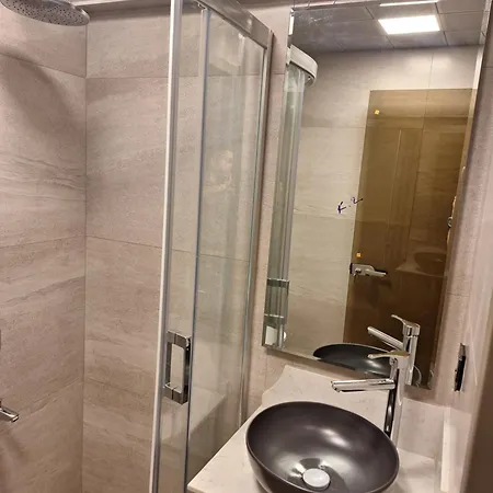 Hotel Premium Old 3*