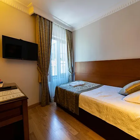 Отель Levent 3*