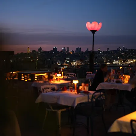Raymond Old City Hotel 4*