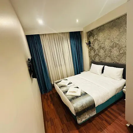 By Historial Due Hotel