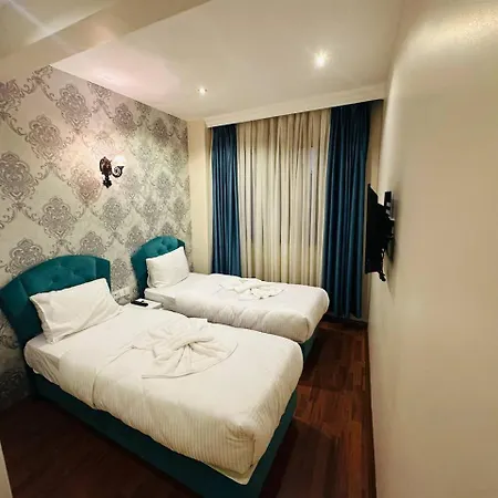 By Historial Due Hotel 3*