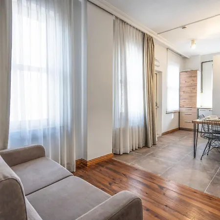 Eleven Aparts Aparthotel *