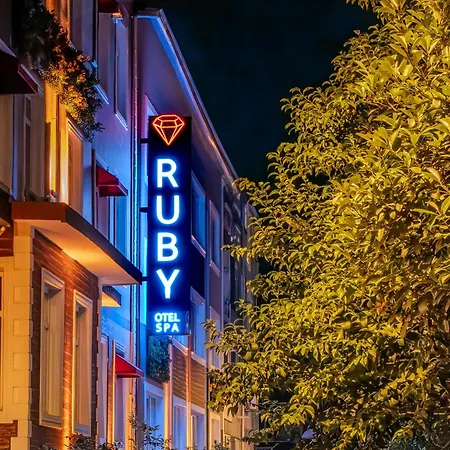 Ruby Hotel *