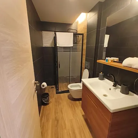 Majestik Hotel *