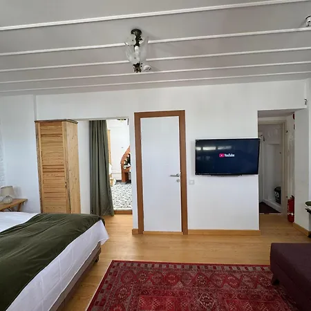 Inn Levant De Luxe *