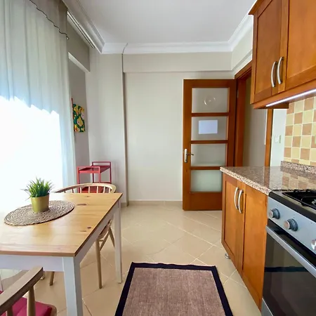 Spacious & Center 3 Bedroom Flat - No2 *