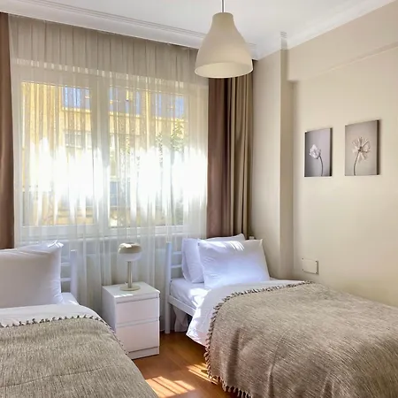 Apartment Spacious & Center 3 Bedroom Flat - No2 *