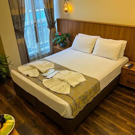 By Historia Hotel *