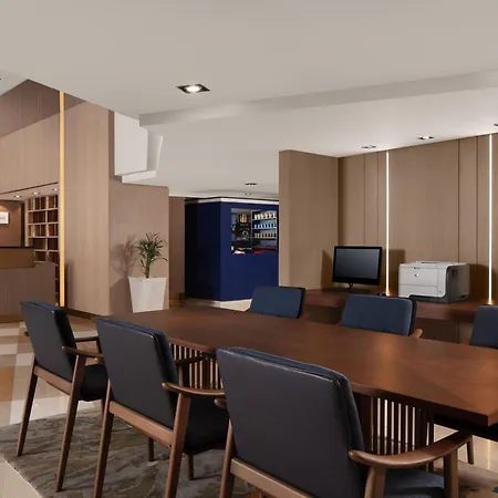 Delta By Marriott West מלון