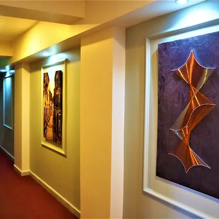 Hotel Naila 2*