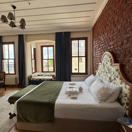 Inn Levant De Luxe *