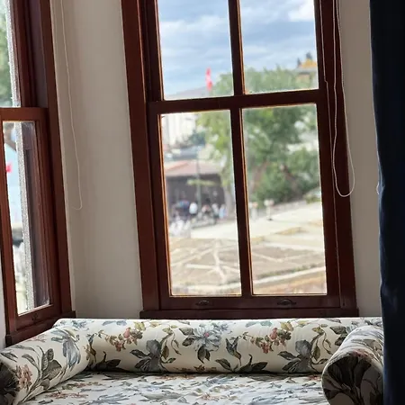 Levant De Luxe Inn *