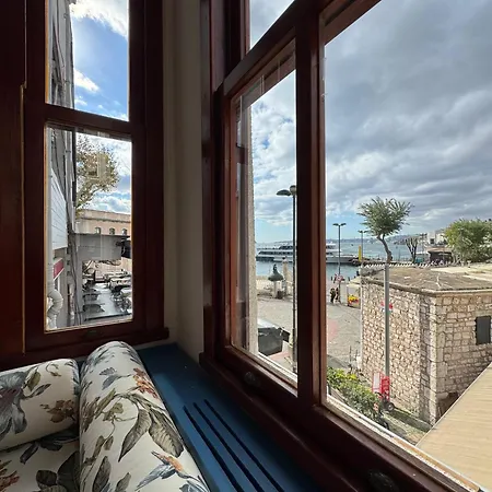 Levant De Luxe Inn
