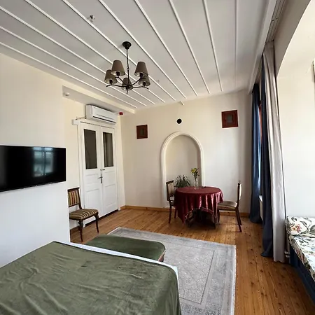 Levant De Luxe Inn *