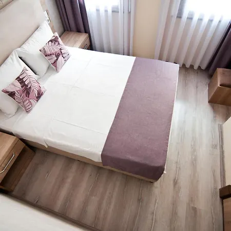 Hotel Artefes Old City 4*