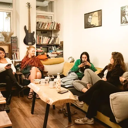 Hostel Hush Lounge