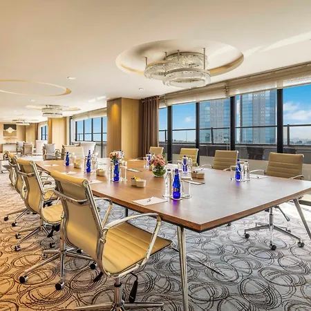Ramada Plaza By Wyndham Tekstilkent מלון 5*