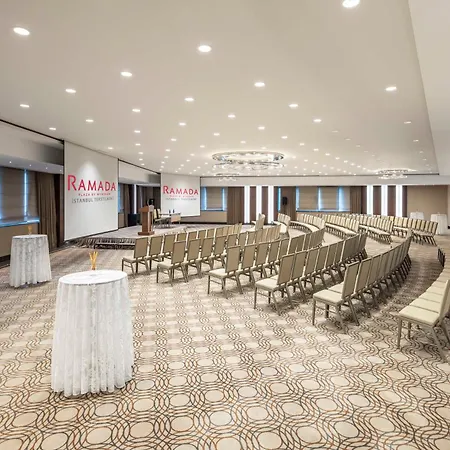 מלון Ramada Plaza By Wyndham Tekstilkent