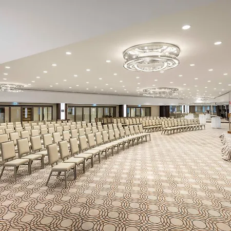 Hotel Ramada Plaza By Wyndham Tekstilkent 5*