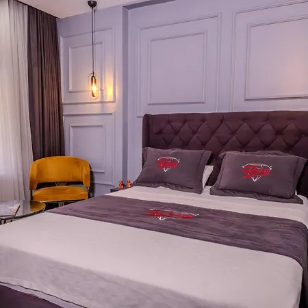 Ruby Hotel *