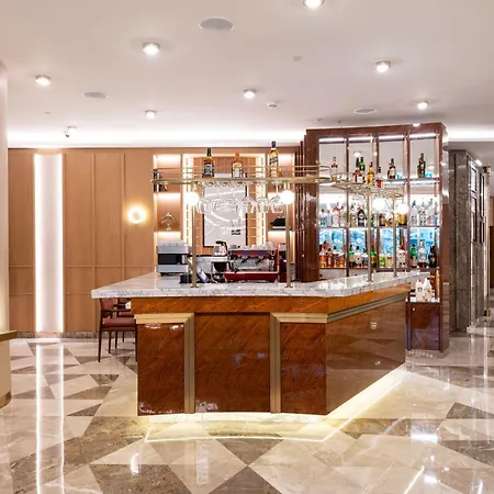 Ramada Plaza By Wyndham Center (adults Only) מלון