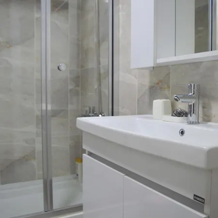 Two Bedroom King Bh46 Apartment *