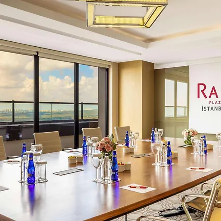 מלון Ramada Plaza By Wyndham Tekstilkent