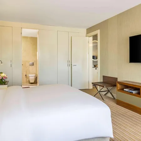מלון Ramada Plaza By Wyndham Tekstilkent 5*